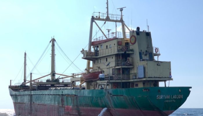 Tidak Layak Melaut, KM Suryani Ladjoni di Jaring Patroli Bakamla RI