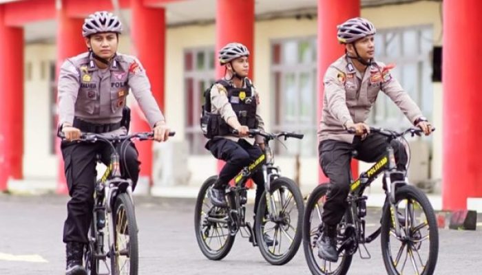 Operasi Lilin Samrat-2024 : Pospam Terpadu Megamas Manado Gelar Patroli Bersepeda