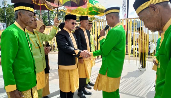 Dinobatkan Adat Sebagai “Kidoni Pangulu” Bupati dan Wabup Bolmut Harus Patuh dan Bijaksana Menjalankan Tugas