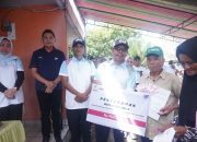 Bupati-Wabup Serahkan BLTS Kesra Tahun 2025