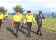 Polda Sulut dan Polresta Manado Lakukan Aksi Bersih-Bersih Lingkungan di Kawasan Boulevard