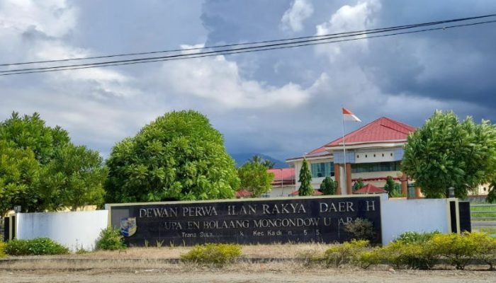 Menunggak Tagihan Listrik, Gedung Rakyat DPRD Boltara ‘Mati Lampu’ Sumber: Sudah Berjalan Tiga Hari