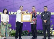 Wabup Bolmut Terima Penghargaan Posbankum Dari Kemenhum Republik Indonesia