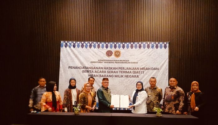 Sofyan Puhi Tandatangan Hibah Bus di Jakarta Tahun Anggaran 2025, Perkuat Komitmen Transportasi Daerah