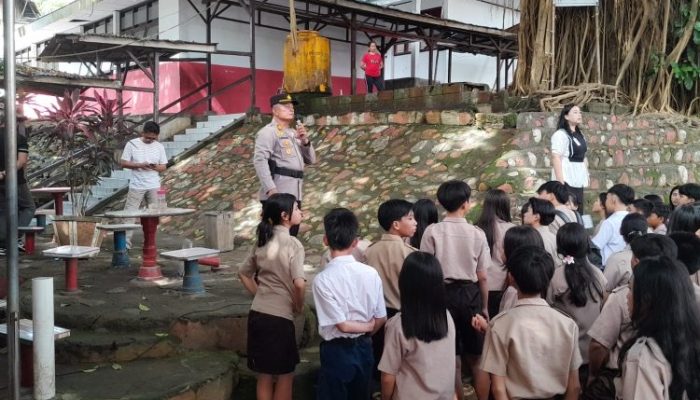 Kapolsek Wanea Berikan Edukasi Kamtibmas kepada Ratusan Siswa SMPN 4 Manado