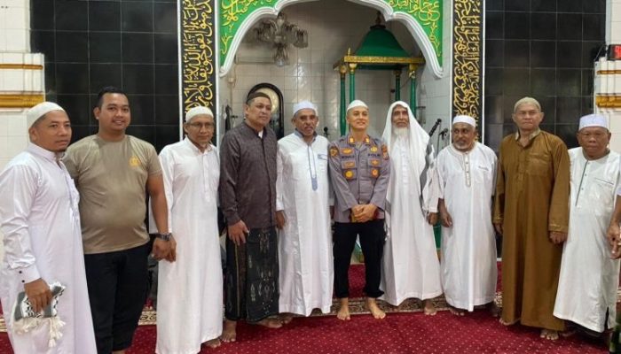 Perkuat Silaturahmi dengan Masyarakat, Kapolsek Wenang Gelar Kultum dan Perkenalan di Masjid Al-Masyhur