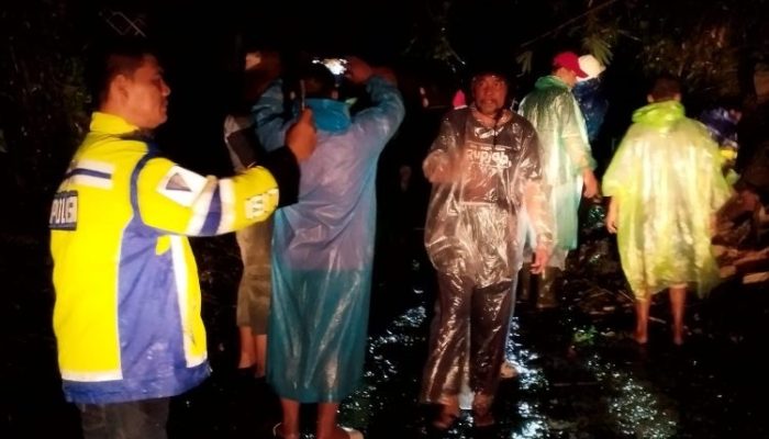 Pohon Tumbang di Dendengan Dalam Mengakibatkan Seorang Pelajar Meninggal Dunia