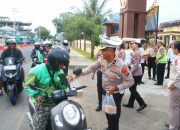 Sinergi Ditlantas Polda Sulut dan Bapenda, Bagi-Bagi 500 Paket Takjil di Depan Mapolda