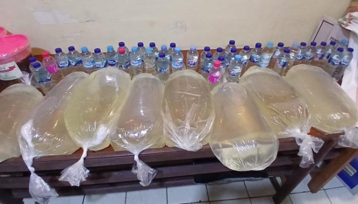 124 Liter Cap Tikus Berhasil Diamankan Petugas Dalam Operasi Miras di Pelabuhan Manado