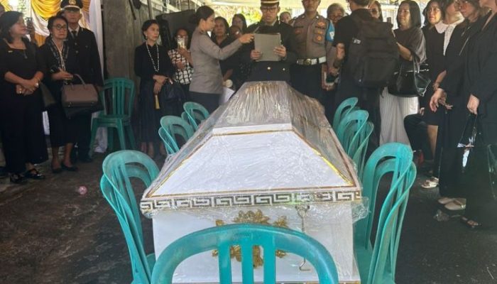 Kapolsek Malalayang Pimpin Upacara Pemakaman Almarhum Bripda Nicolaas Gorung