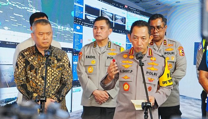 Pastikan Penanganan Arus Balik Berjalan Lancar dan Aman Kapolri Tinjau Jasa Marga Command Center
