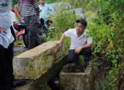 Respons Cepat Keluhan Warga, Yusra Alhabsyi Tinjau Langsung Titik Penyebab Banjir di Desa Diat