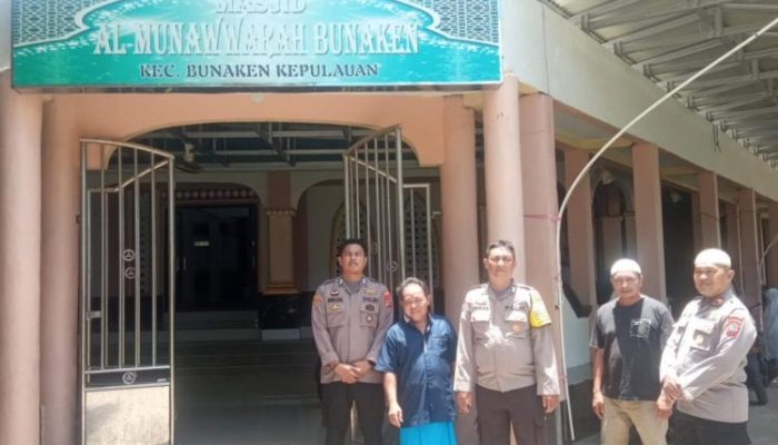Laksanakan Paja Somat, Polsek Bunaken Jamin Keamanan Ibadah Jumat di Masjid Al-Munawarah
