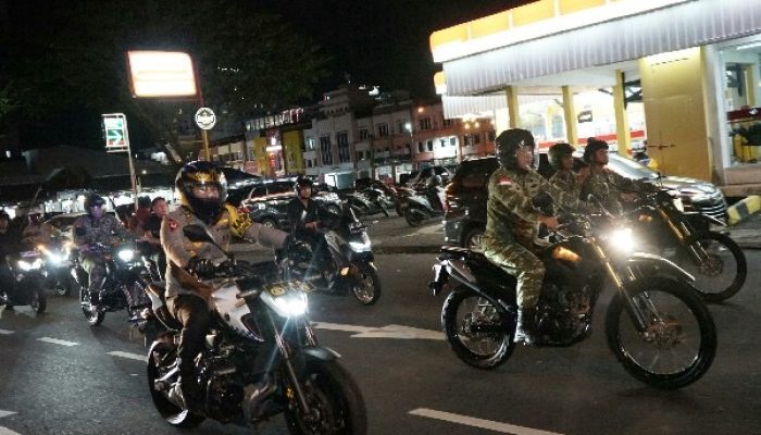 Pastikan Malam Takbiran Kondusif Kapolda Sulut Bersama Pangdam XIII/Merdeka Pimpin Patroli Roda Dua