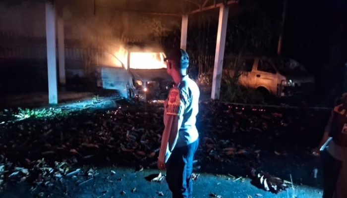 Polsek Sario Amankan TKP Kebakaran Mobil di Lokasi Eks Kantor DPRD Manado