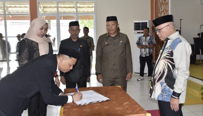Dorong Restorasi Pendidikan di Kabupaten Gorontalo, Sofyan Puhi Lantik dan Kukuhkan 192 Kepsek Beserta Korwil