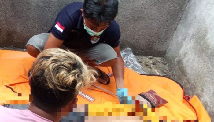 Polisi Lakukan Olah TKP Penemuan Mayat Gantung Diri di Malalayang Satu Timur
