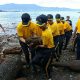 Personel Polri Kerja Bakti Massal Bersama Forkopimda Sulut di Sepanjang Pesisir Pantai Teluk Manado
