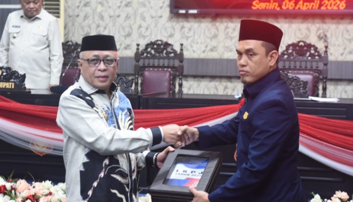 Sofyan Puhi Sampaikan LKPJ 2025 di Rapat Paripurna DPRD Kabupaten Gorontalo
