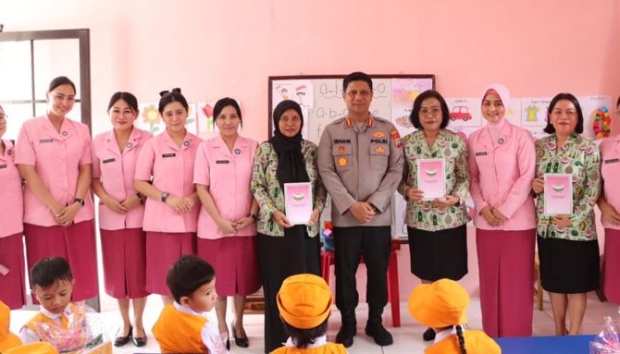 Bhayangkari Cabang Kota Manado Kunjungi SD Kemala Wanea, Perkuat Kepedulian dan Motivasi Generasi Muda