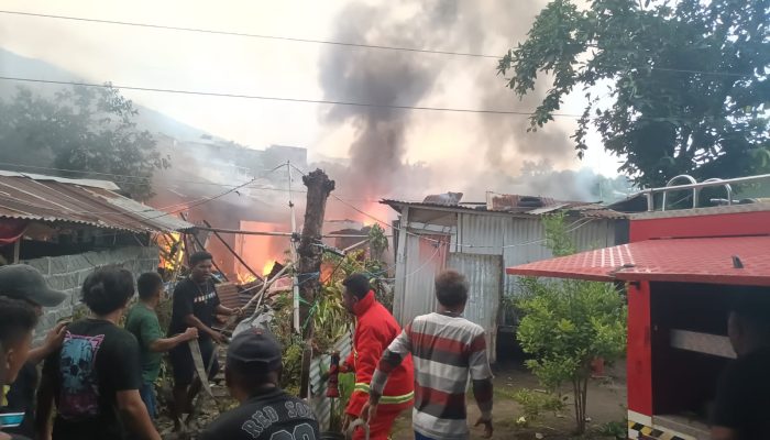 Api Mengamuk di Kompleks Empang, Empat Rumah Warga Hangus