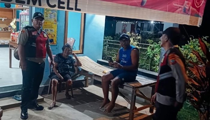Polsek Pulau Bunaken Gelar KRYD Malam Hari, Warga Dihimbau Jaga Kamtibmas