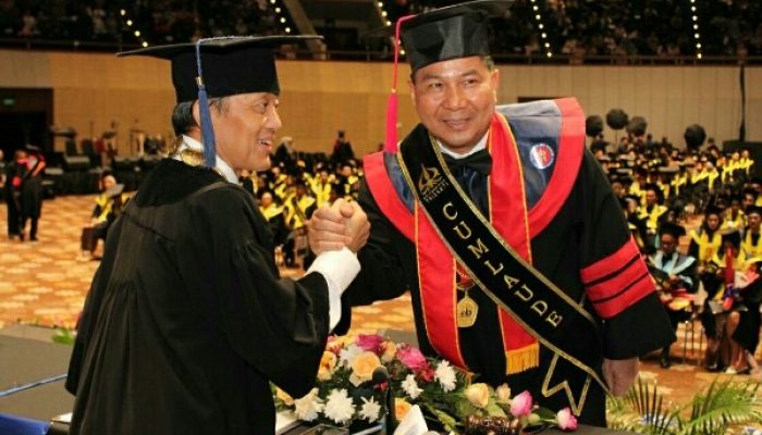 Kapolda Sulut Irjen Pol Roycke Harry Langie Resmi Raih Gelar Doktor dengan Predikat Cumlaude