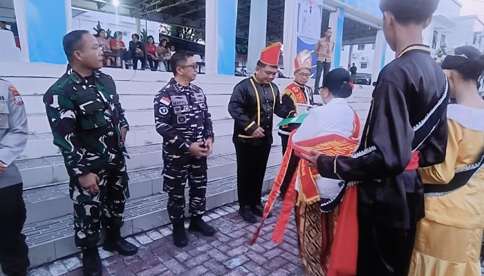 Majelis Adat Tonsea Anugerahkan Gelar Kehormatan kepada Wali Kota Bitung dan Wawali hingga Aparat TNI-Polri