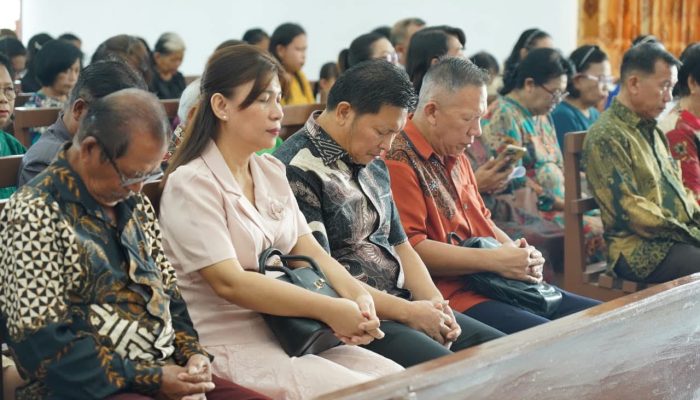 Wabup Bolmong  Hadiri Ibadah Kenaikan Isa Al-Masih dan Peletakan Batu Pertama Pastori GMIBM “Galilea” Mariri Baru
