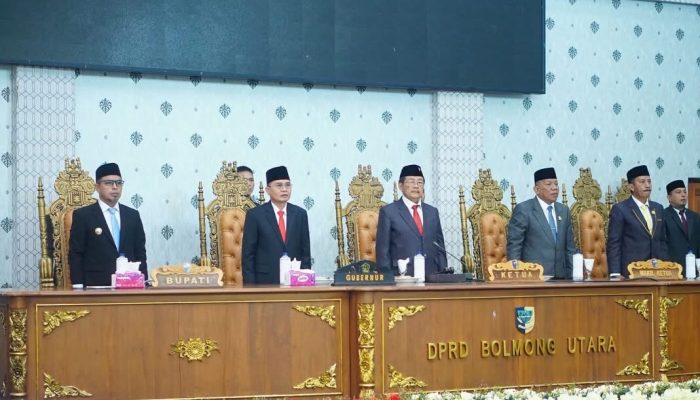 Sidang Paripurna DPRD Dalam Rangka HUT Bolmut Ke-19, Bupati Berikan Penghormatan Kepada Tokoh Pemeekaran
