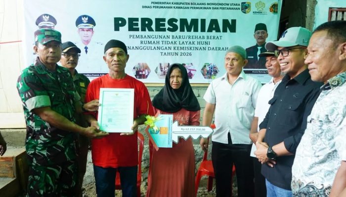 Pemkab Resmikan Rumah Tidak Layak Huni Menjadi Layak Huni di Mementum HUT Bolmut Ke-19