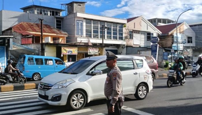 Polsek Malalayang Gelar Pos Cakalang, Arus Lalin Kawasan Wolter Monginsidi Terpantau Lancar