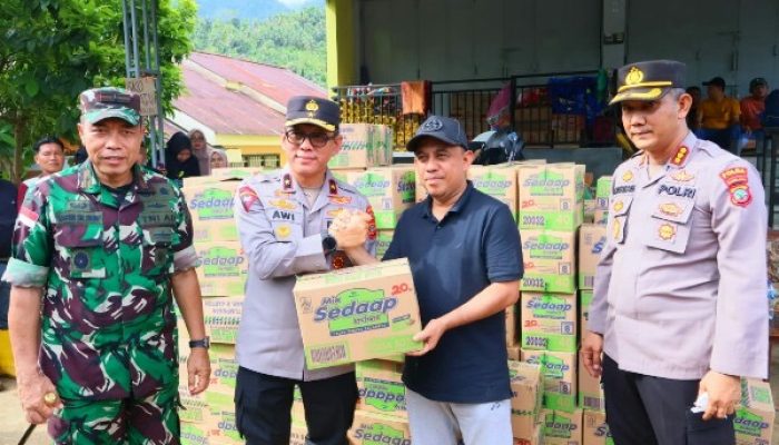 Wakapolda Tinjau Penanganan Darurat Pasca Banjir Bandang dan Salurkan Bantuan Sosial di Kecamatan Bolaang