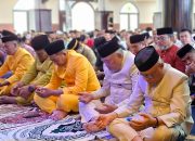 Shalat Iduladha Bersama Ribuan Jamaah di Baiturrahman, Sofyan Puhi: Pemerintah Hadir Membangun Daerah Religius