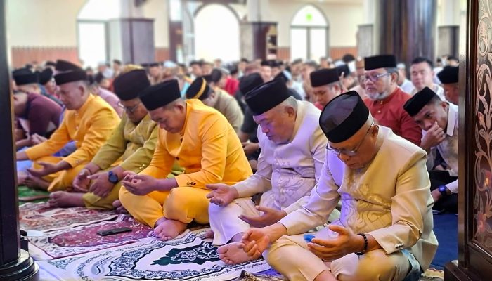 Shalat Iduladha Bersama Ribuan Jamaah di Baiturrahman, Sofyan Puhi: Pemerintah Hadir Membangun Daerah Religius