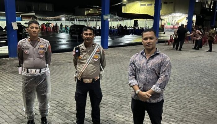 Dihadiri 300 Jemaat, Polsek Malalayang Amankan Ibadah KKR GPDI di Terminal Malalayang
