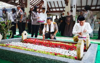 Jelang Hari Bhayangkara ke-80, Kapolri Ziarah ke Makam Gus Dur, Kenang Tokoh Reformasi Polri