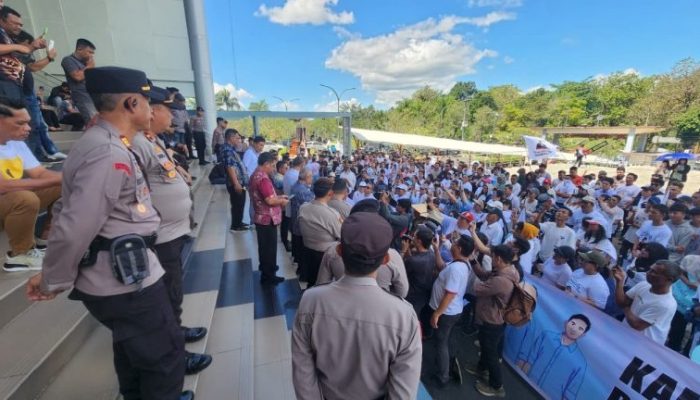 Pengamanan Aksi Unjuk Rasa Damai Koalisi Masyarakat Pendukung Pemerintahan Prabowo-Gibran Sulut