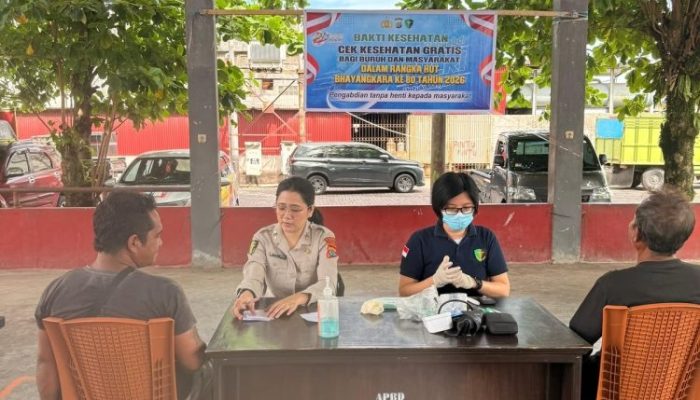 Peduli Kesehatan Buruh TPI, Polresta Manado Gelar Pemeriksaan dan Pengobatan Gratis