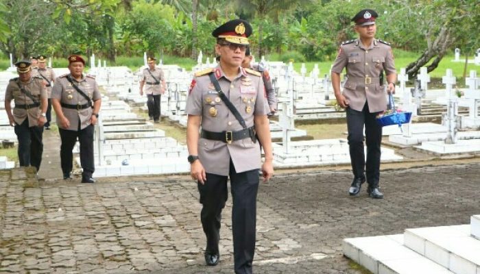 Jelang Hari Bhayangkara ke-80, Wakapolda Sulut Pimpin Ziarah Rombongan di TMP Kairagi Manado