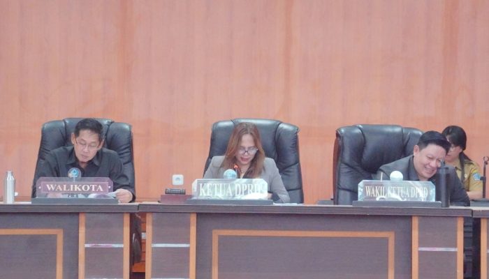 DPRD Bitung Bahas Ranperda Ketertiban Umum, Wali Kota Hengky Honandar Hadiri Paripurna