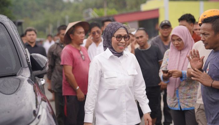Anggota Komisi V DPR-RI Yasti Soepredjo Mokoagow Salurkan Bantuan Ratusan Kompor Gas di Bolmong