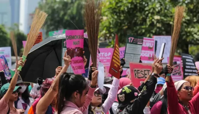 Aliansi Perempuan Turun ke Jalan, Desak Pemerintah Hentikan MBG dan Turunkan Harga BBM
