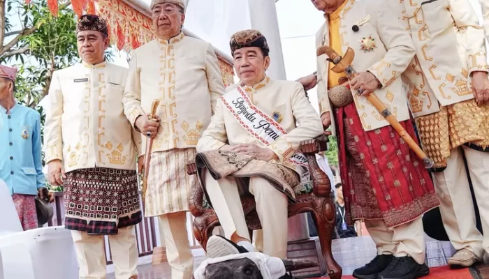 Viral Foto Jokowi Injak Kepala Kerbau, PDI-P Singgung Ambisi Kekuasaan dan Kritik PSI
