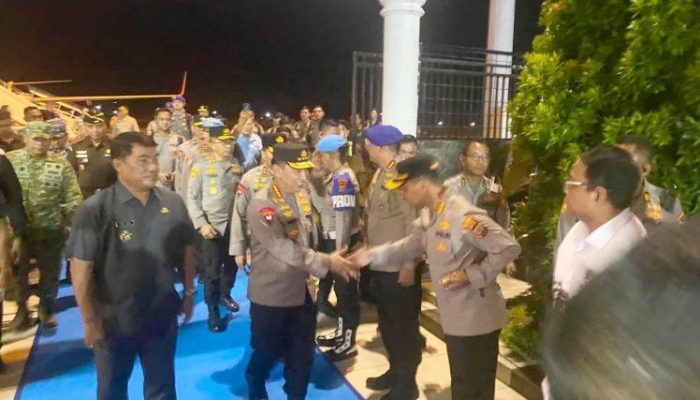Kapolda Sulut Jemput dan Amankan Keberangkatan Kapolri di Bandara Sam Ratulangi