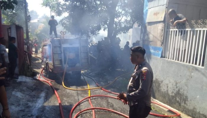 Dua Rumah di Karombasan Utara Ludes Terbakar, Kapolsek Wanea: Kami Langsung Amankan TKP