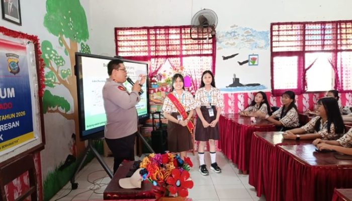 Sikum Polresta Manado Tanamkan Kesadaran Hukum Sejak Dini Untuk Pelajar SMPN 10 Manado
