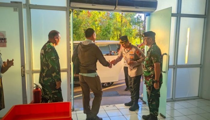 Kapolresta Manado Sambut Kedatangan Wagub Lemhanas RI di Bandara Sam Ratulangi