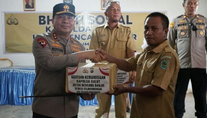Tinjau Lokasi Pasca Banjir Bandang di Solimandungan II, Kapolda Sulut Salurkan Bantuan Kemanusiaan