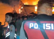 Polisi Evakuasi Warga dan Amankan Area Kebakaran di Pakowa